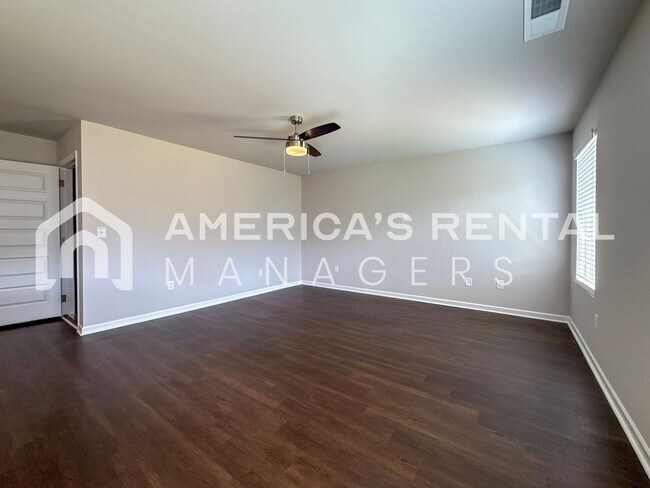 Building Photo - Home in Lincoln, AL for Rent! View with 48 Hours Notice!