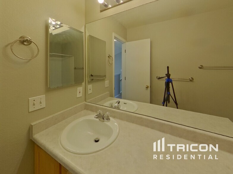 Building Photo - 4968 Sweetgrass Ln