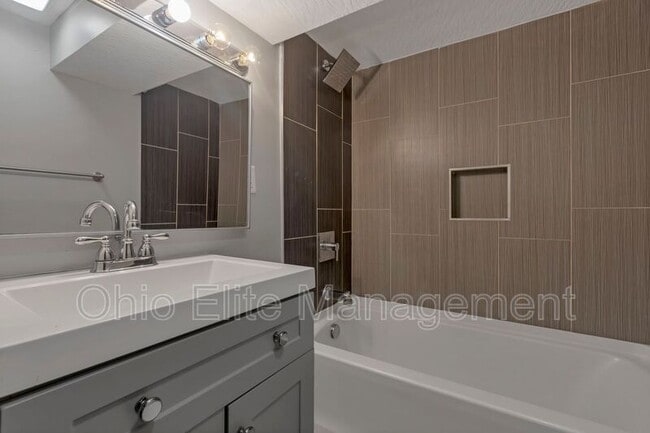 Building Photo - 2023 Sullivant Ave