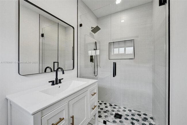 Building Photo - 2101 N 15th Ave