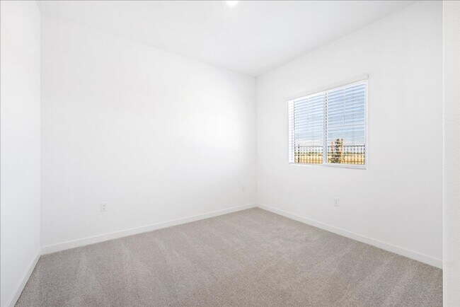 Building Photo - 3685 Vestland Ct