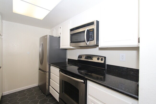 Building Photo - 5176 Makati Cir