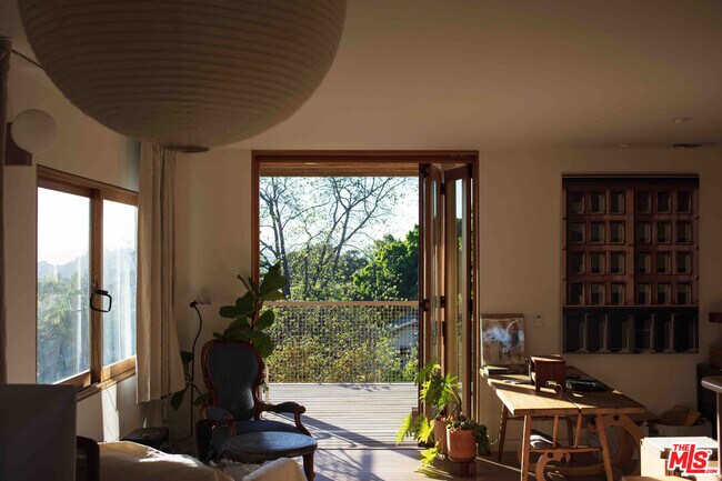 Building Photo - 2169 Lemoyne St