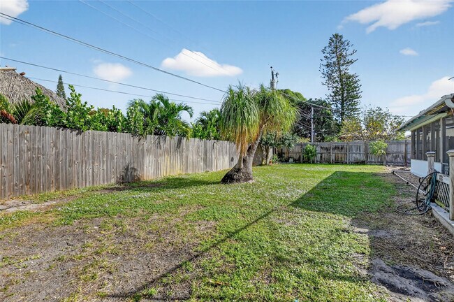 Building Photo - 111 SE 14th Pl