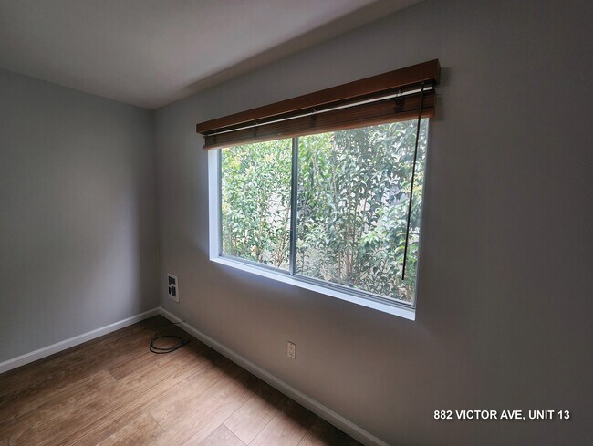Building Photo - 882 Victor Ave