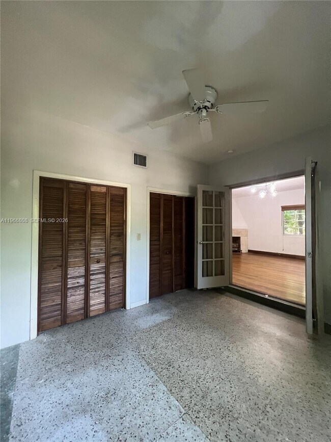 Building Photo - 814 Michigan Ave