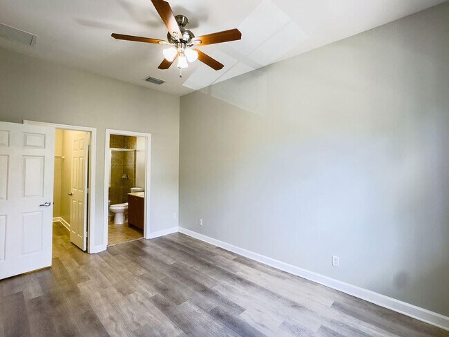 Building Photo - 2313 Vintage Dr