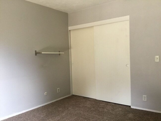 Building Photo - 2BR 2BA Condo-AC, Washer/Dryer in Unit, Pe...