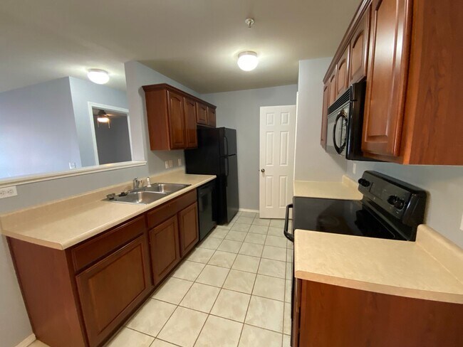 Building Photo - 1040 S Clifton Ave