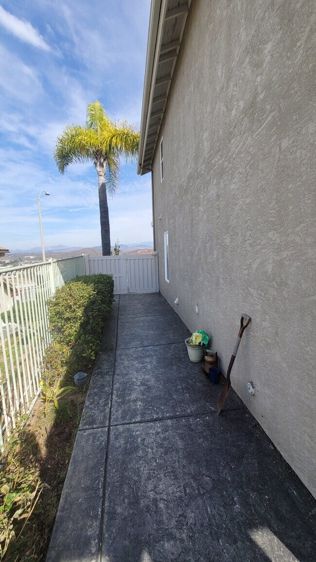 Building Photo - 2422 Pointe Pkwy