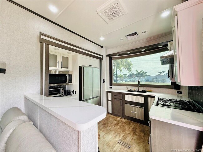 Building Photo - 10725 S Ocean Dr