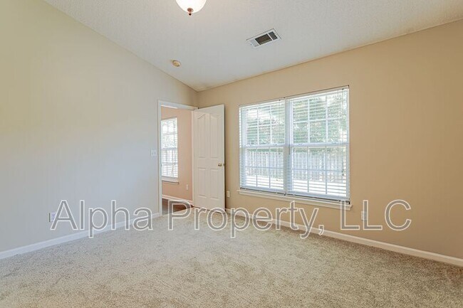 Building Photo - 305 Riello Dr