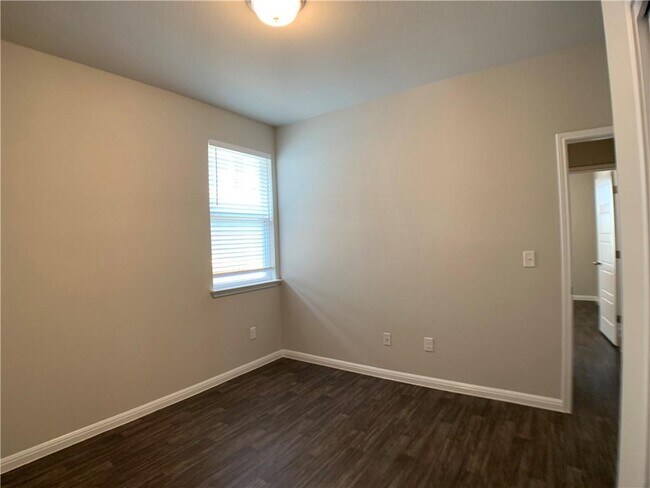 Building Photo - 237 Michaelis Dr