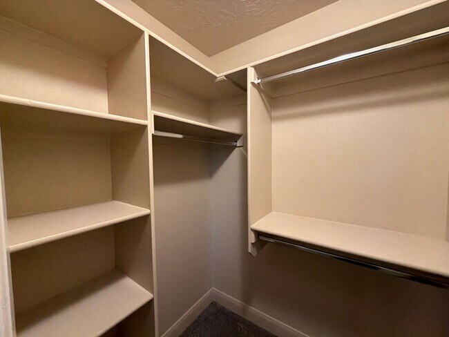 Building Photo - CHARMING TOWNHOME FOR RENT IN ST. GEORGE!