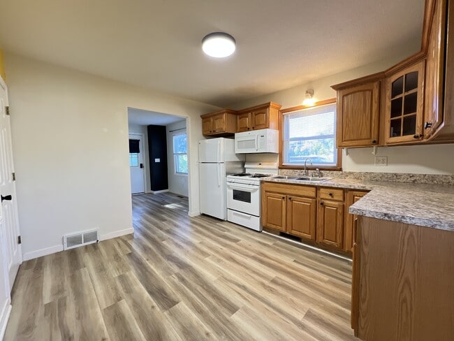 Building Photo - 579 W 16th St