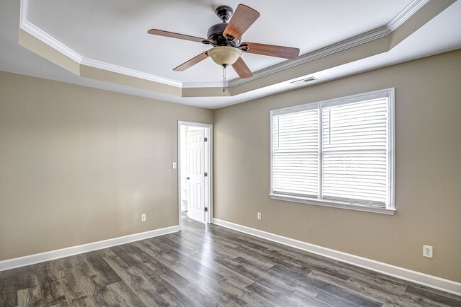 Building Photo - 3 Bedroom Home with Large Fenced in Yard, 2 Car Garage & Bonus Room!