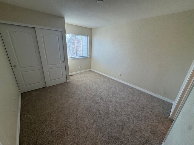Building Photo - Spacious Townhome in Parker
