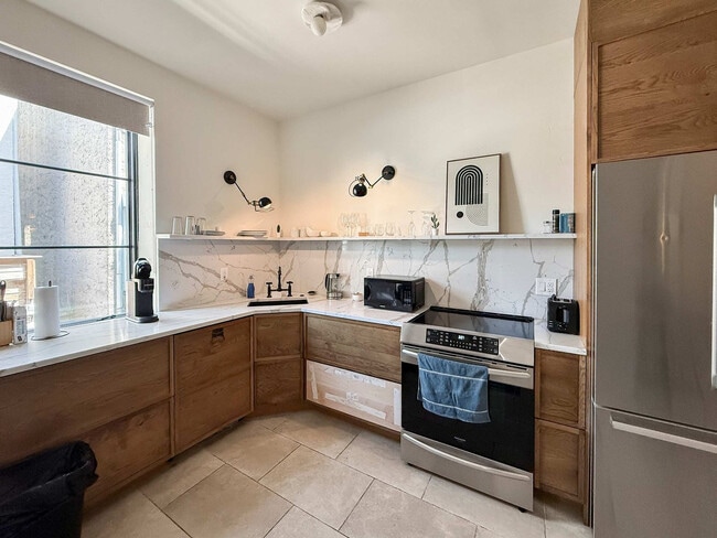 Building Photo - 309-11 South St