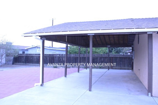 Building Photo - 1 Yr Lease