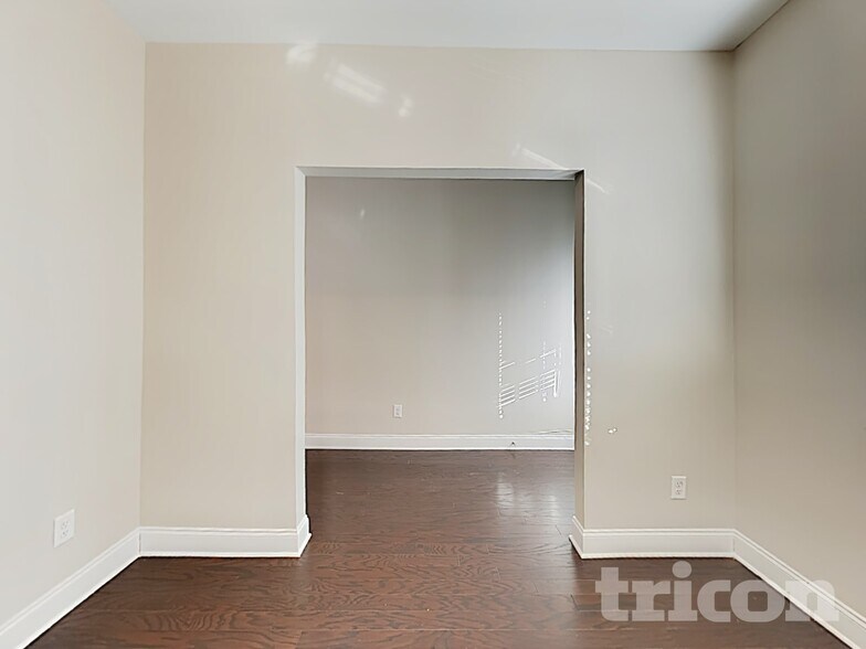 Building Photo - 3015 Montrose Ln