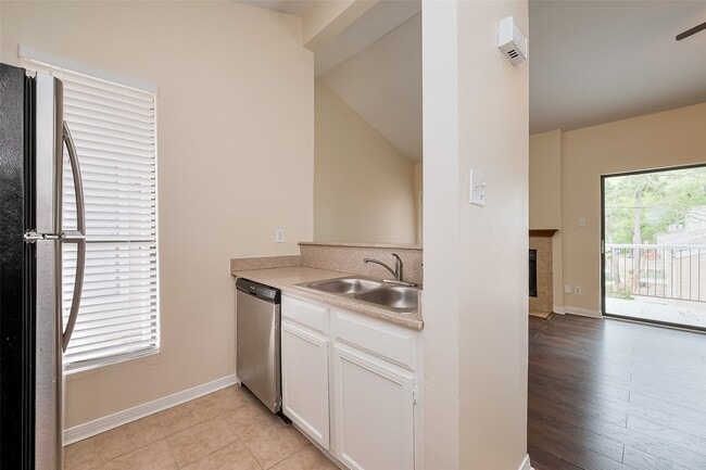 Building Photo - 3500 Tangle Brush Dr