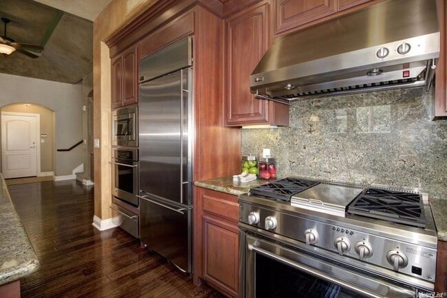 Building Photo - Absolutely Stunning Home in Fabulous Pavil...