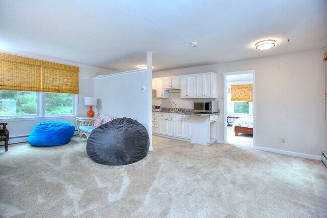 Building Photo - 11 Turkey Hill Cir