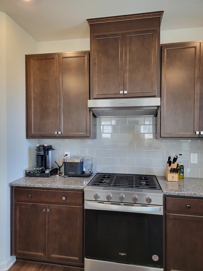 Building Photo - 645 Thomas Gage Dr