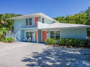 Building Photo - 925 Coquina Ln