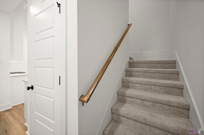 Building Photo - 39262 Bridge Path Ln