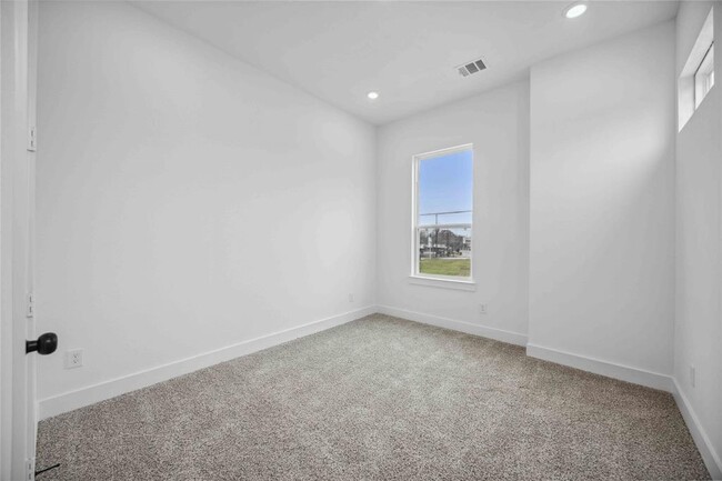 Building Photo - 8107 Calhoun Rd