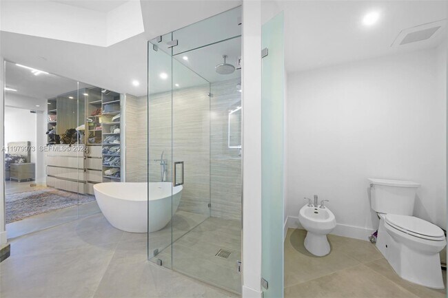 Building Photo - 3802 NE 207th St