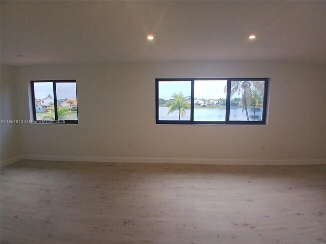 Building Photo - 1070 SW 135th Pl