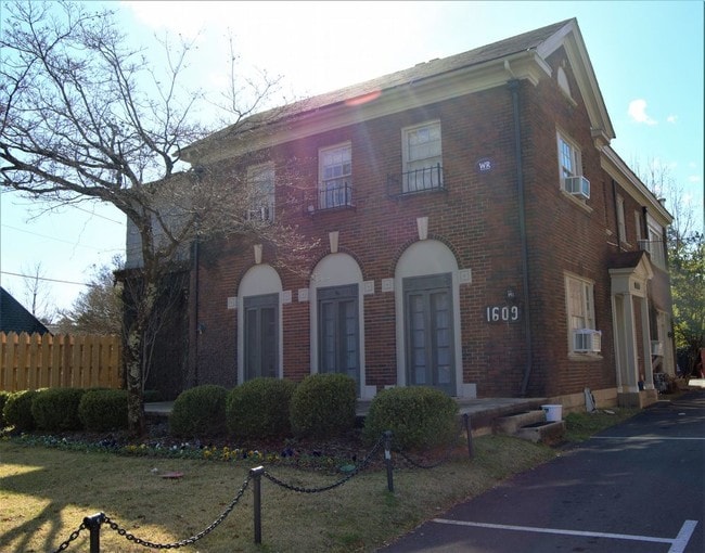 Audubon Manor Large 1 Bedroom 1609 Building 1609 University Blvd