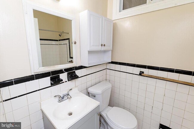 Building Photo - 430 Mellon St SE