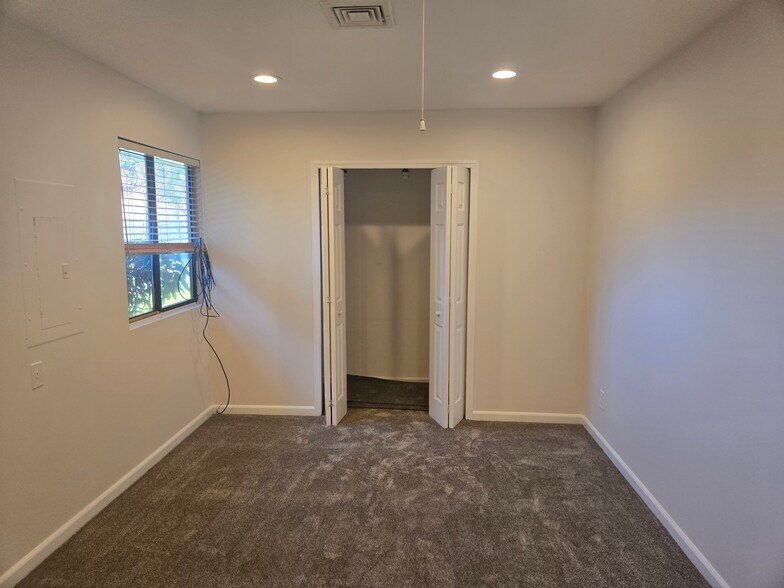 Building Photo - 68 Scarlett Dr