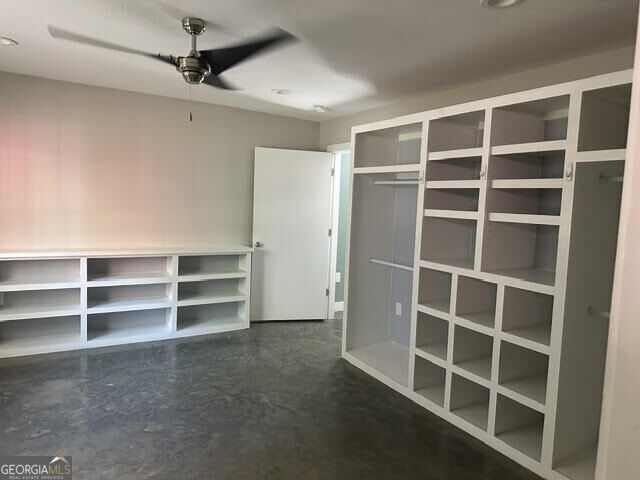 Building Photo - 527 Acorn Ln