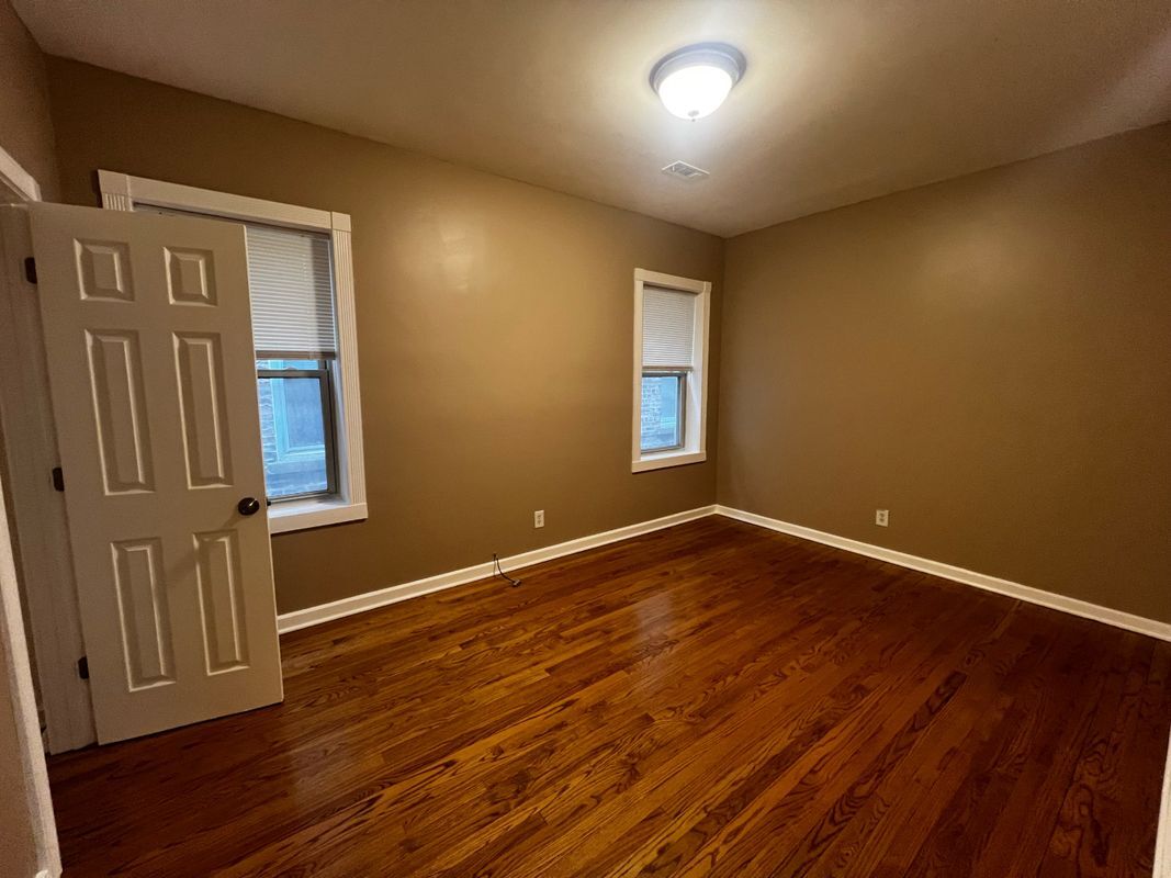 Building Photo - 735 N Hamlin Ave