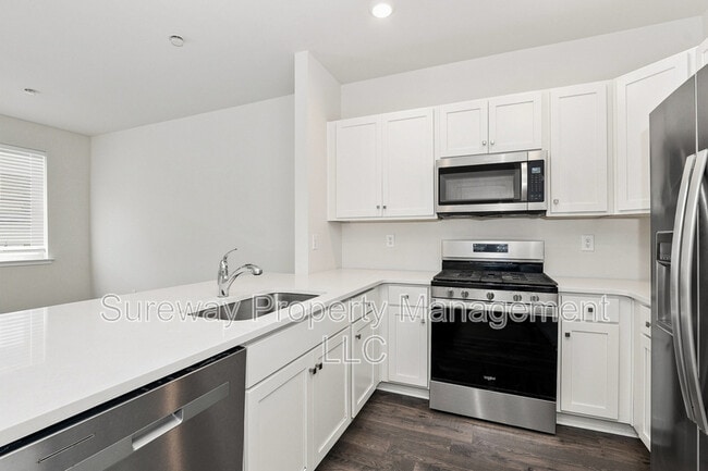 Building Photo - 336 Mazzeo Dr