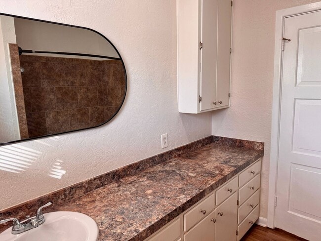 Building Photo - Adorable Mid Century Modern home on a corner lot!