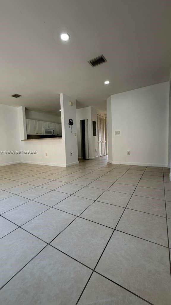 Building Photo - 1555 NE 33rd Rd