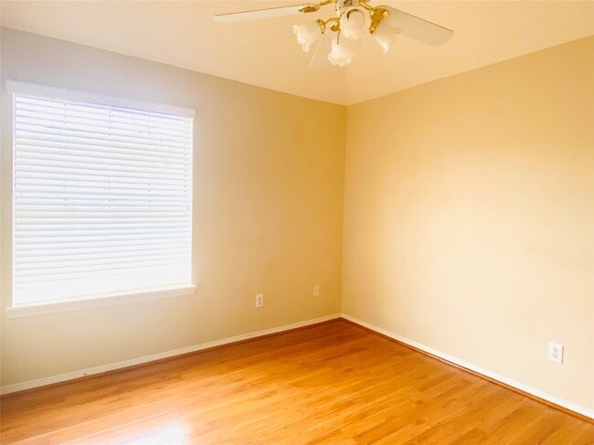 Building Photo - 1703 Berkoff Dr