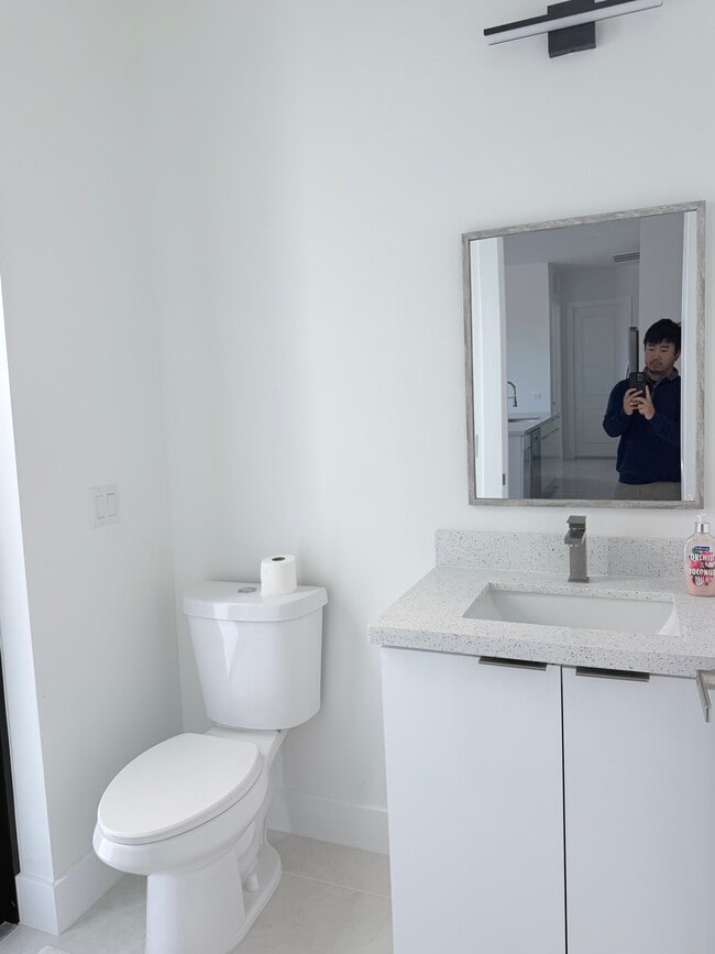 Building Photo - 2504 Vera Ave S