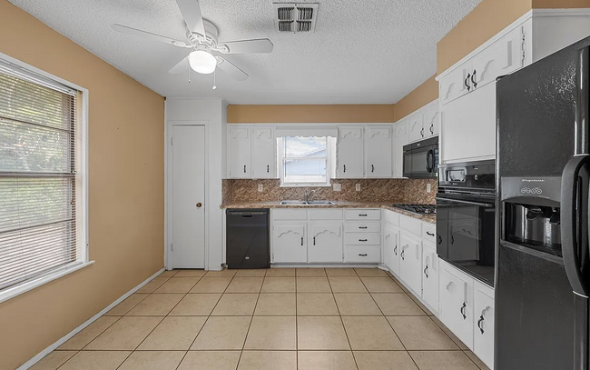 Building Photo - 804 Kipling Dr