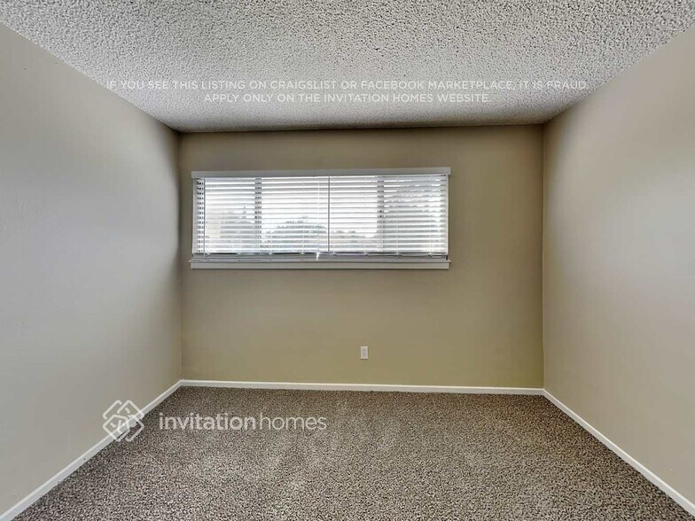 Building Photo - 2619 W Maple St