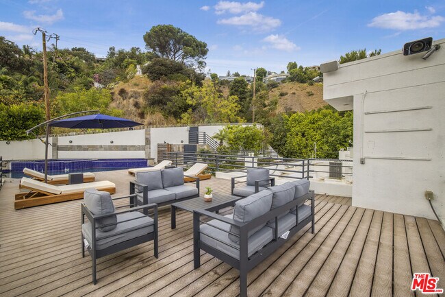 Building Photo - 8507 Franklin Ave