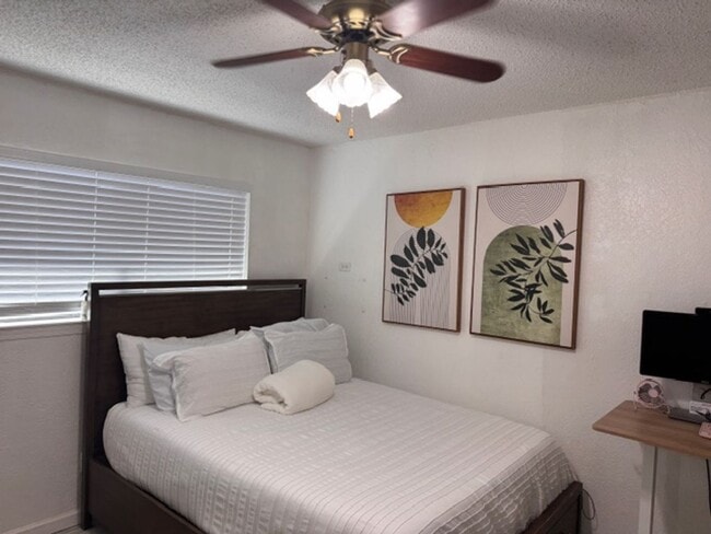 Building Photo - beautiful swimming pool and backyard oasis! fully remodeled home new appliances !