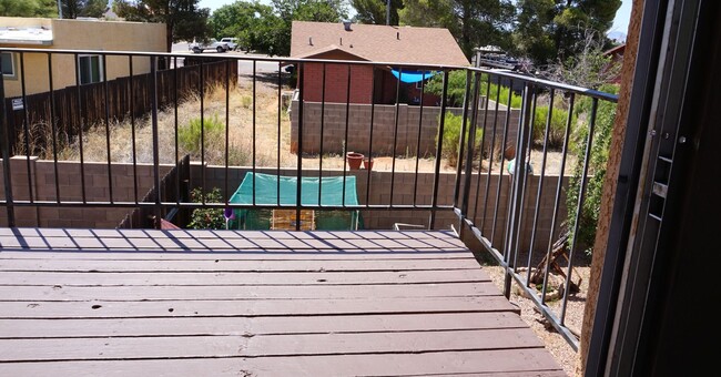 Building Photo - Upstairs apartment with balcony