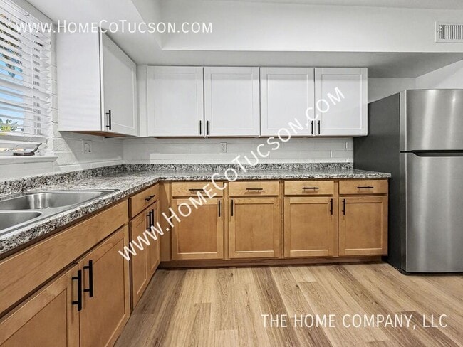 Building Photo - 413 W Pso Solana