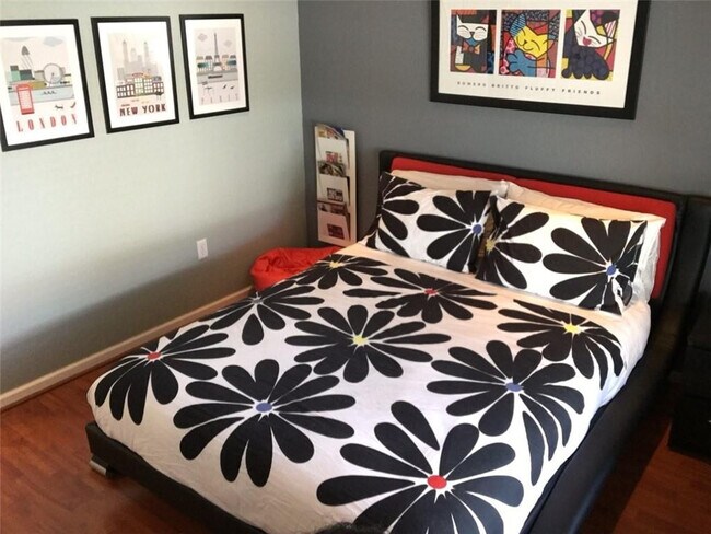 Building Photo - 160 NW 166th Ave